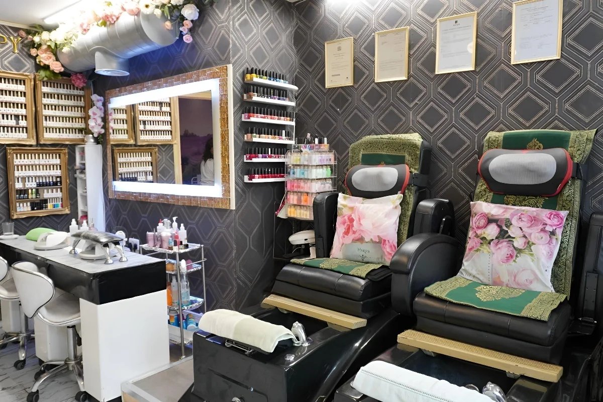 Brow & beauty detail